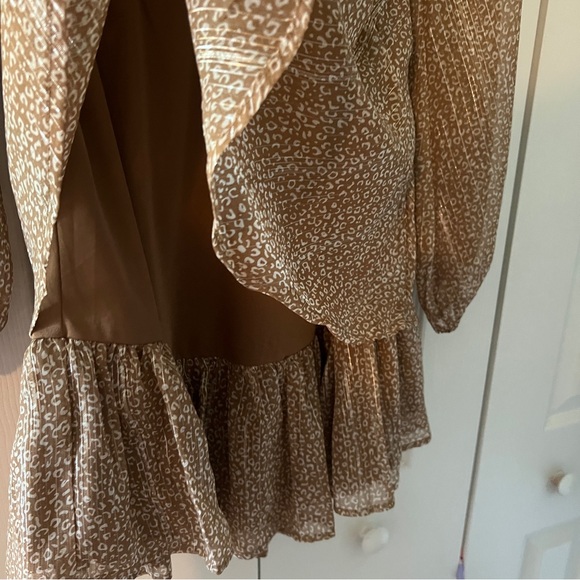 V-neck dress smocked back, tiered skirt, back tie, leopard print in junior large - Picture 6 of 11